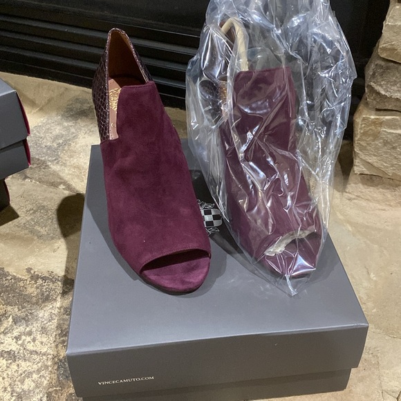 Vince Camuto genuine suede peep toe heels size 9 - Picture 2 of 5